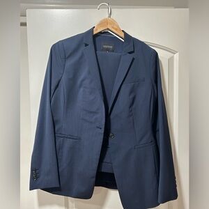 Women’s Size 10 Navy Banana Republic Suit - Jacket & Pants